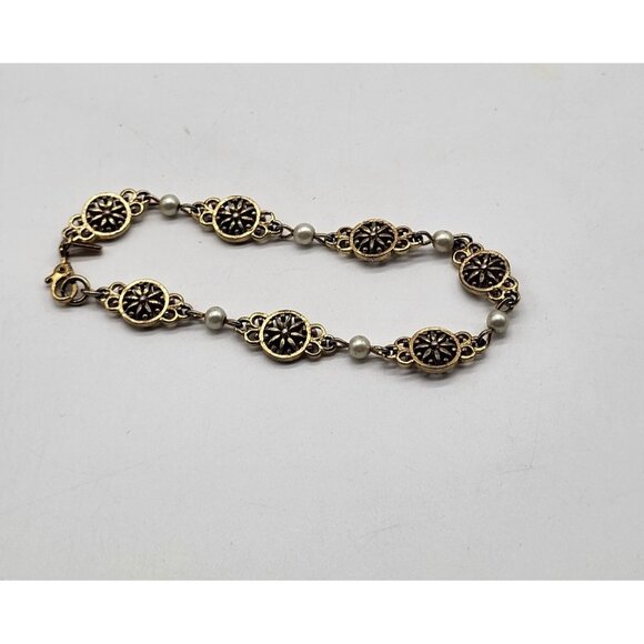 MONET VTG Gold Tone Faux Pearl Floral Medallion Dainty Bracelet - Picture 2 of 9